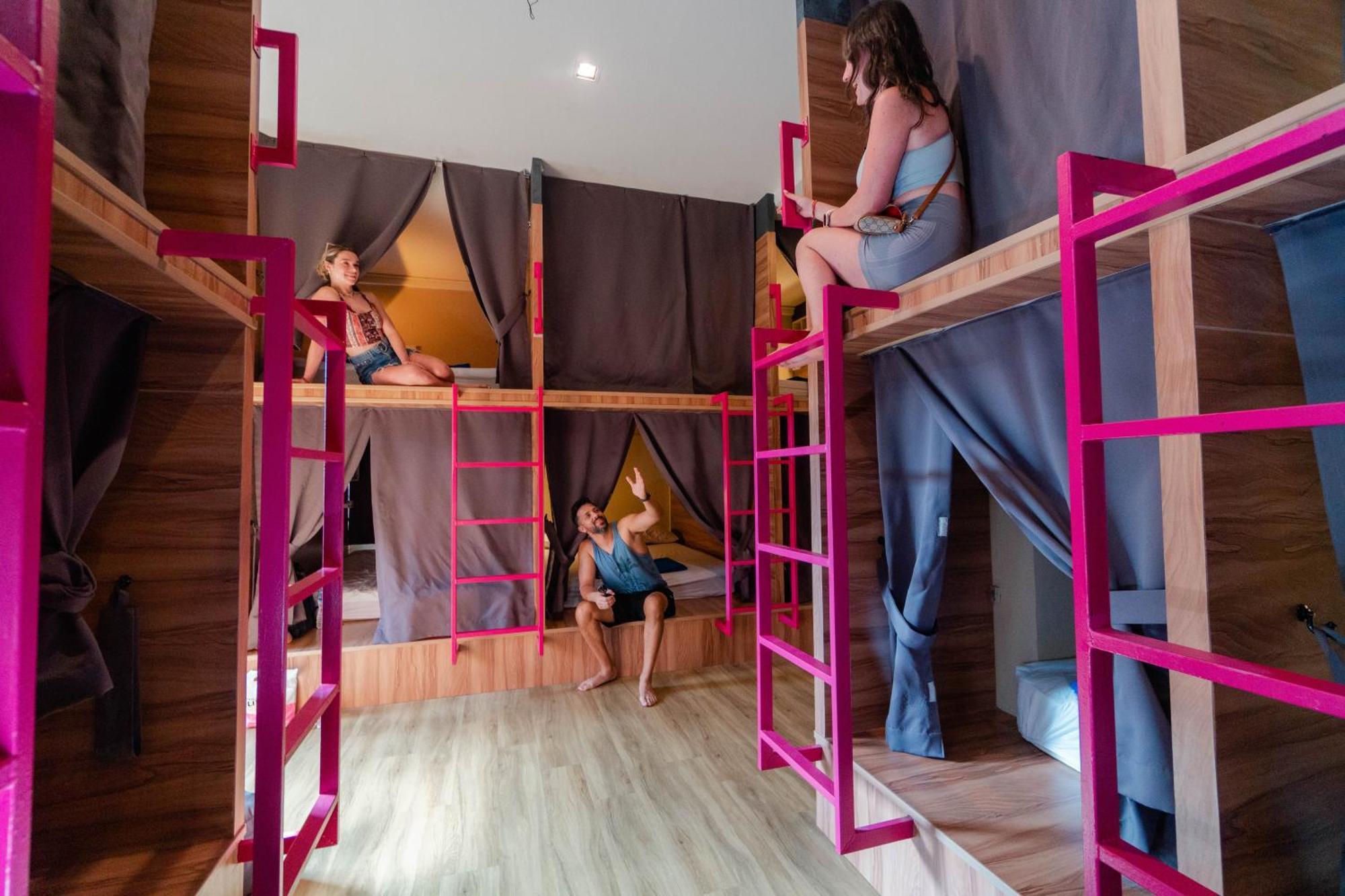 Slumber Surf Phuket Kata 호스텔 외부 사진